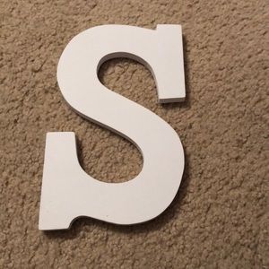 white wooden S